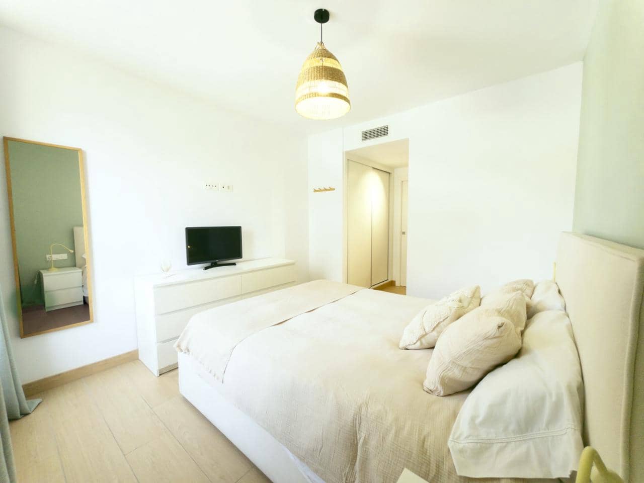 Piso de 4 habitaciones en Alicante / Alacant ciudad en venta con piscina garaje - 750.000 € (Ref: 9999143)