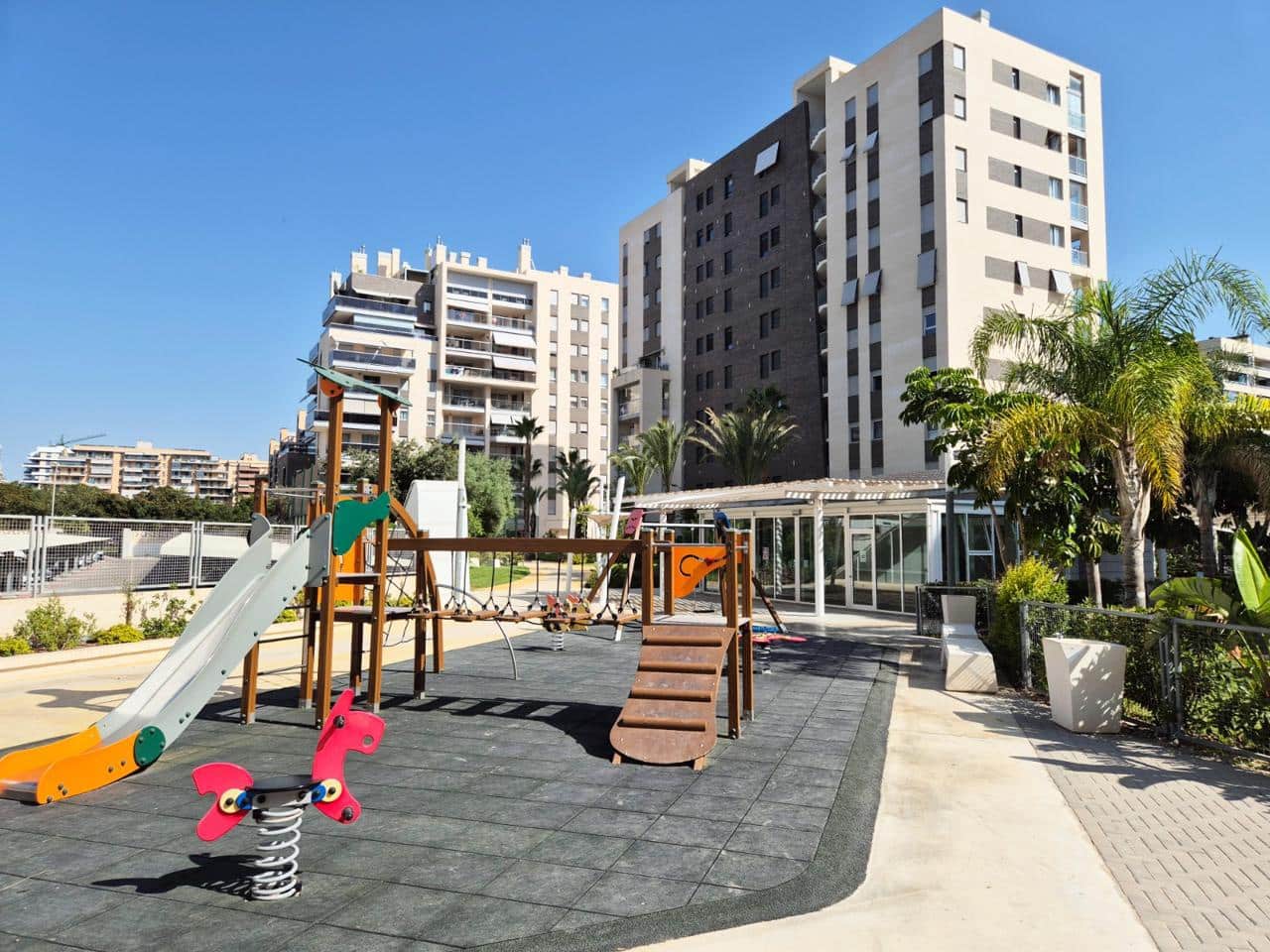 Piso de 4 habitaciones en Alicante / Alacant ciudad en venta con piscina garaje - 750.000 € (Ref: 9999143)