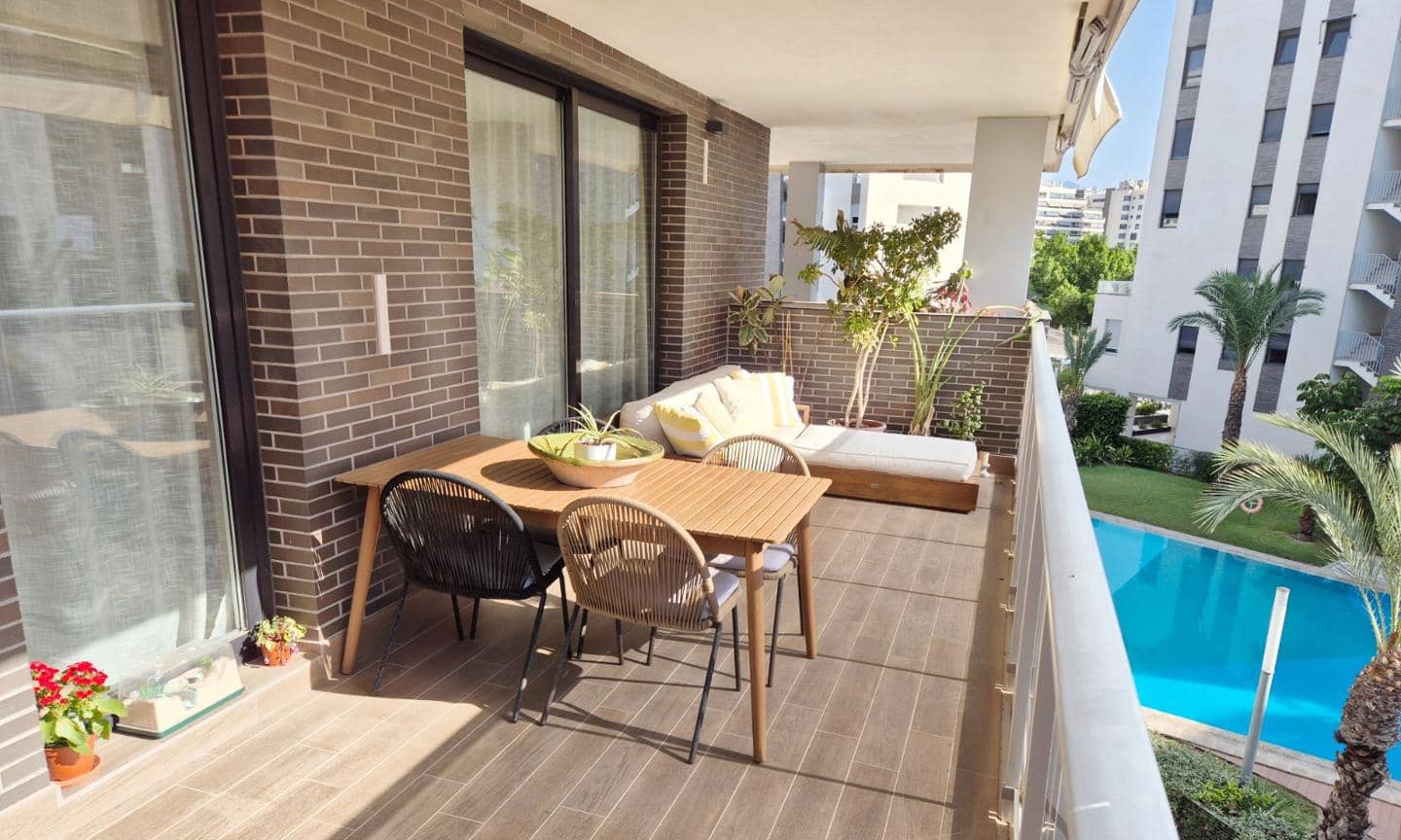 Piso de 4 habitaciones en Alicante / Alacant ciudad en venta con piscina garaje - 750.000 € (Ref: 9999143)