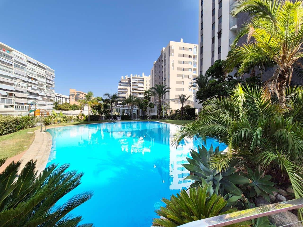Piso de 4 habitaciones en Alicante / Alacant ciudad en venta con piscina garaje - 750.000 € (Ref: 9999143)