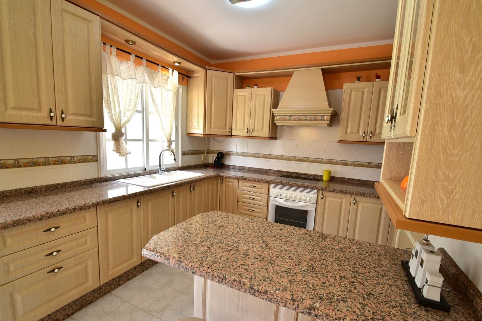 3 bedroom Terraced Villa for rent in Fasnia with garage - € 1,300 (Ref: 8678369)