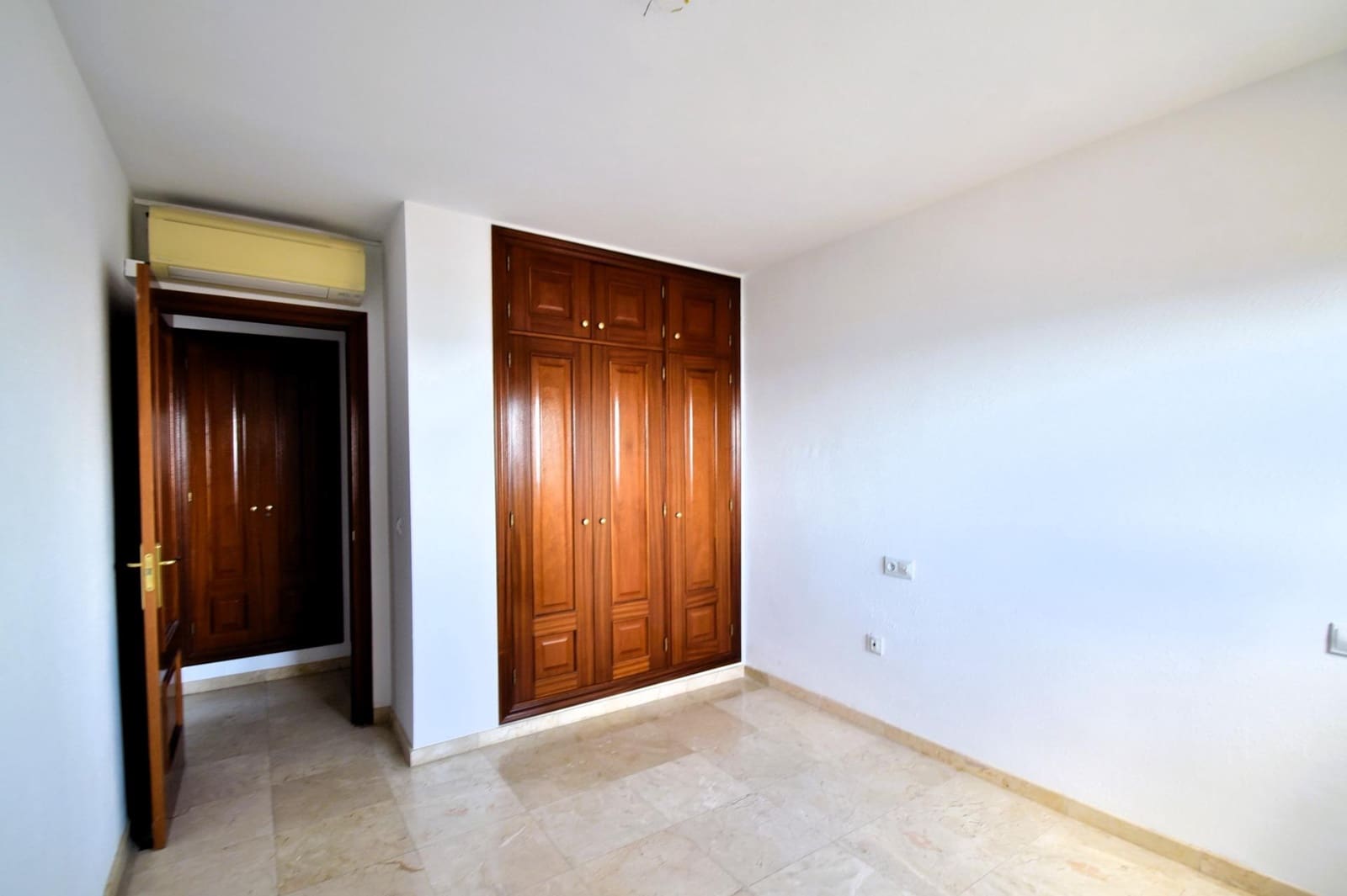 3 bedroom Penthouse for rent in Santa Cruz de Tenerife with garage - € 1,850 (Ref: 8915470)