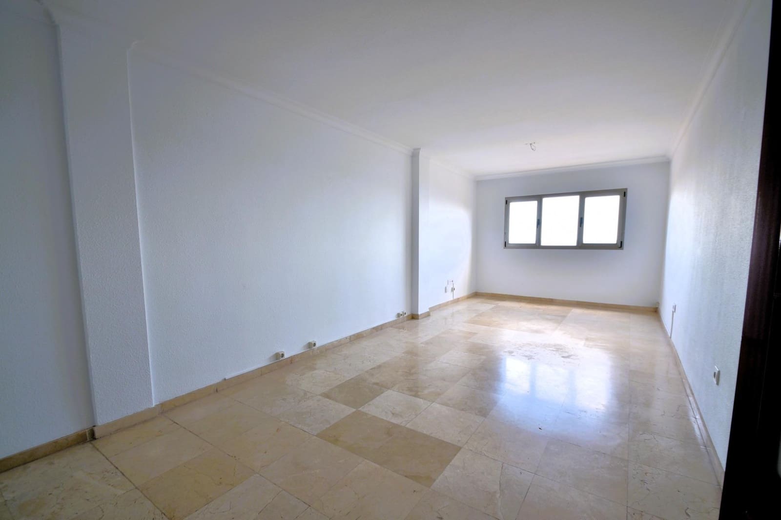 3 bedroom Penthouse for rent in Santa Cruz de Tenerife with garage - € 1,850 (Ref: 8915470)