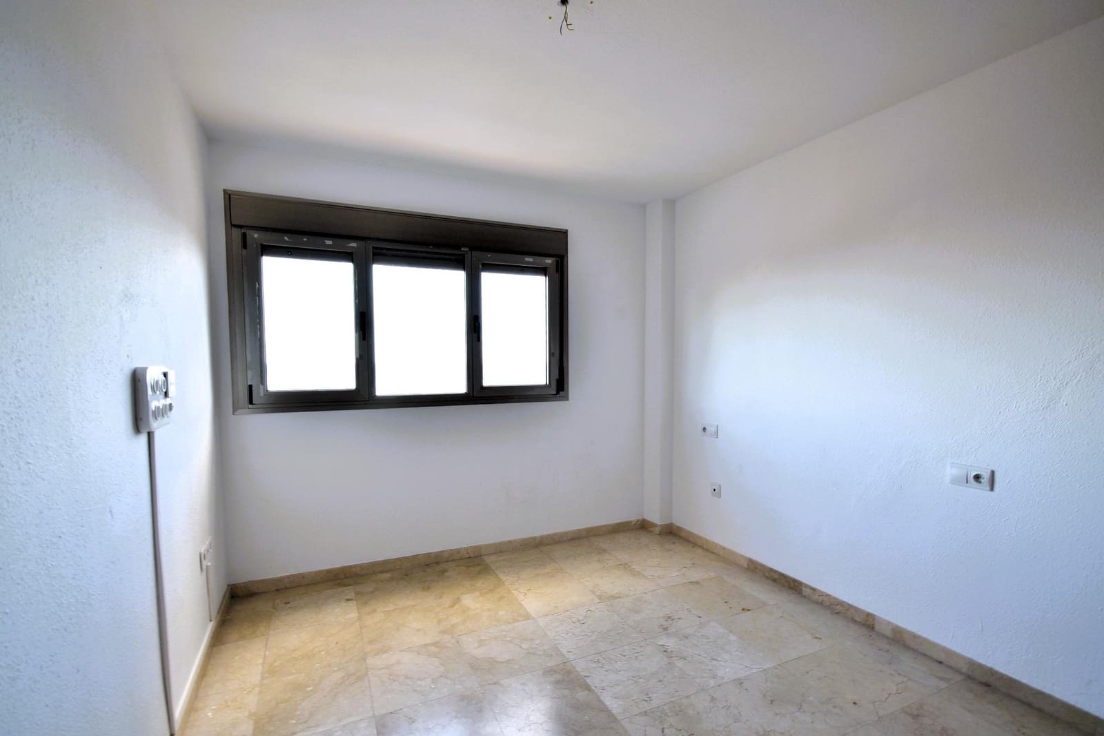 3 bedroom Penthouse for rent in Santa Cruz de Tenerife with garage - € 1,850 (Ref: 8915470)