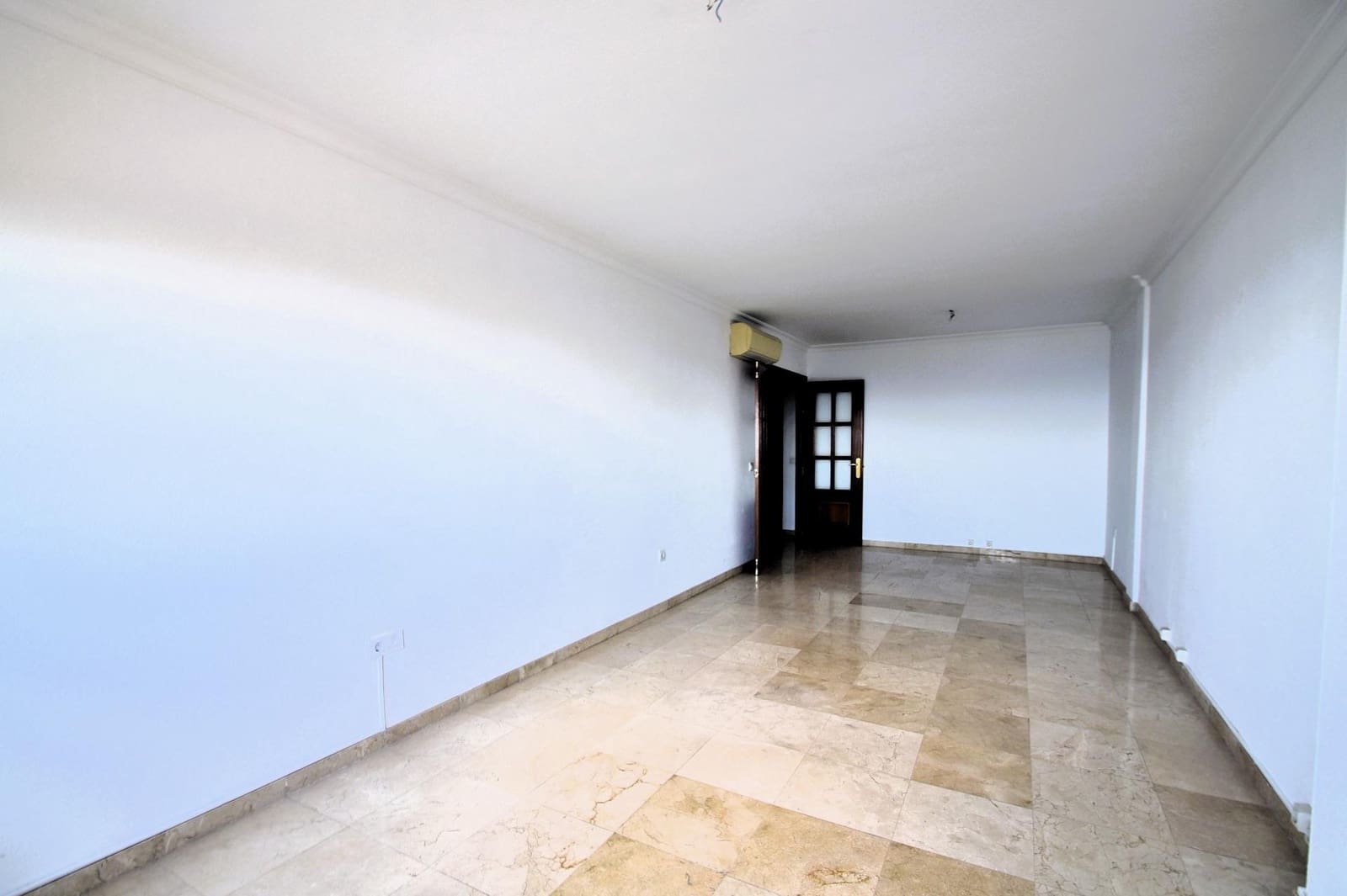 3 bedroom Penthouse for rent in Santa Cruz de Tenerife with garage - € 1,850 (Ref: 8915470)