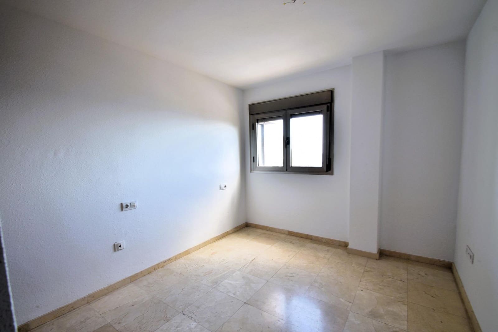 3 bedroom Penthouse for rent in Santa Cruz de Tenerife with garage - € 1,850 (Ref: 8915470)