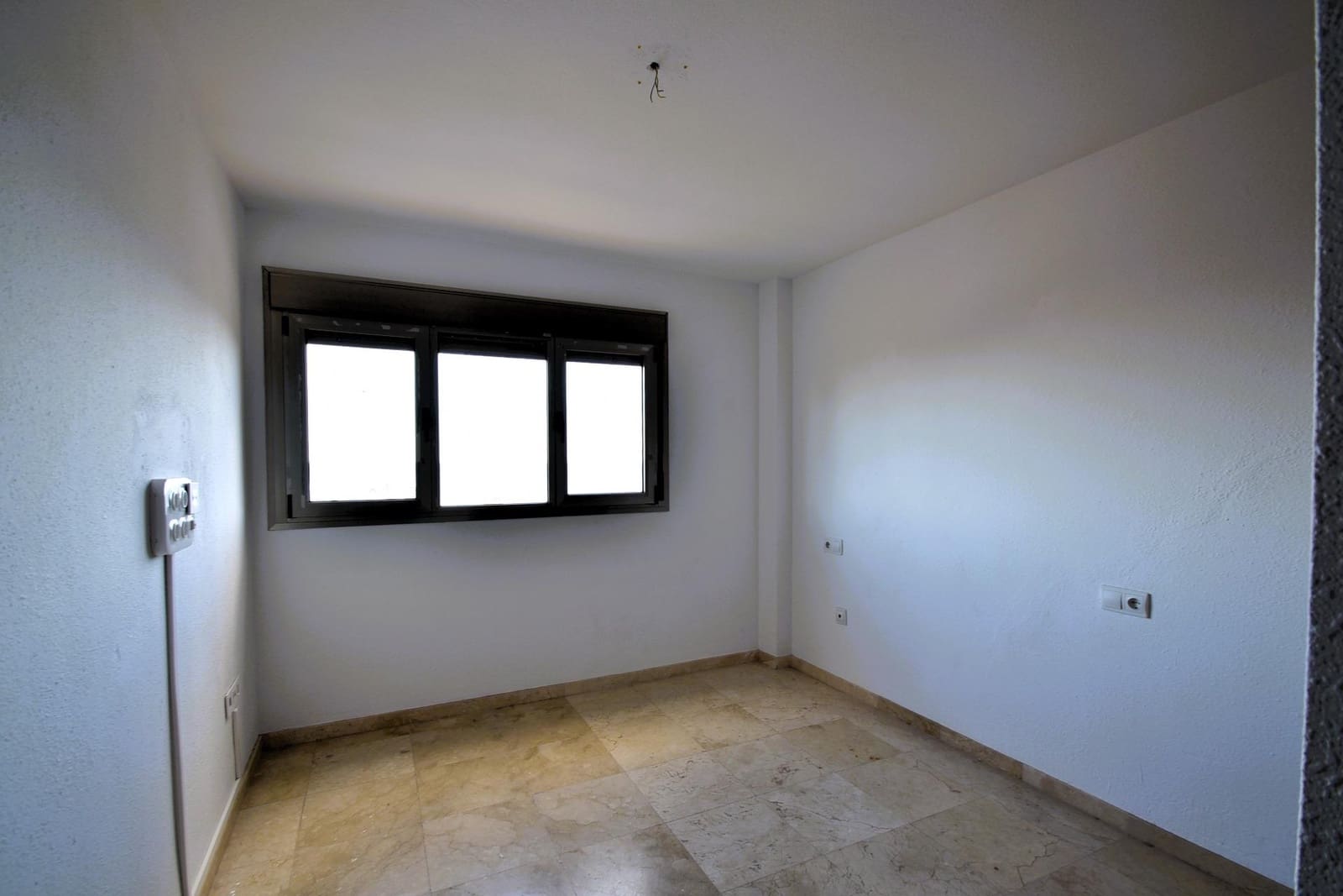 3 bedroom Penthouse for rent in Santa Cruz de Tenerife with garage - € 1,850 (Ref: 8915470)