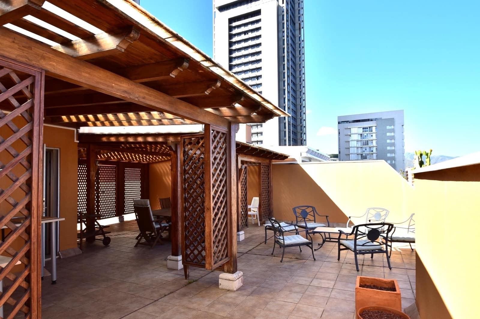 3 bedroom Penthouse for rent in Santa Cruz de Tenerife with garage - € 1,850 (Ref: 8915470)