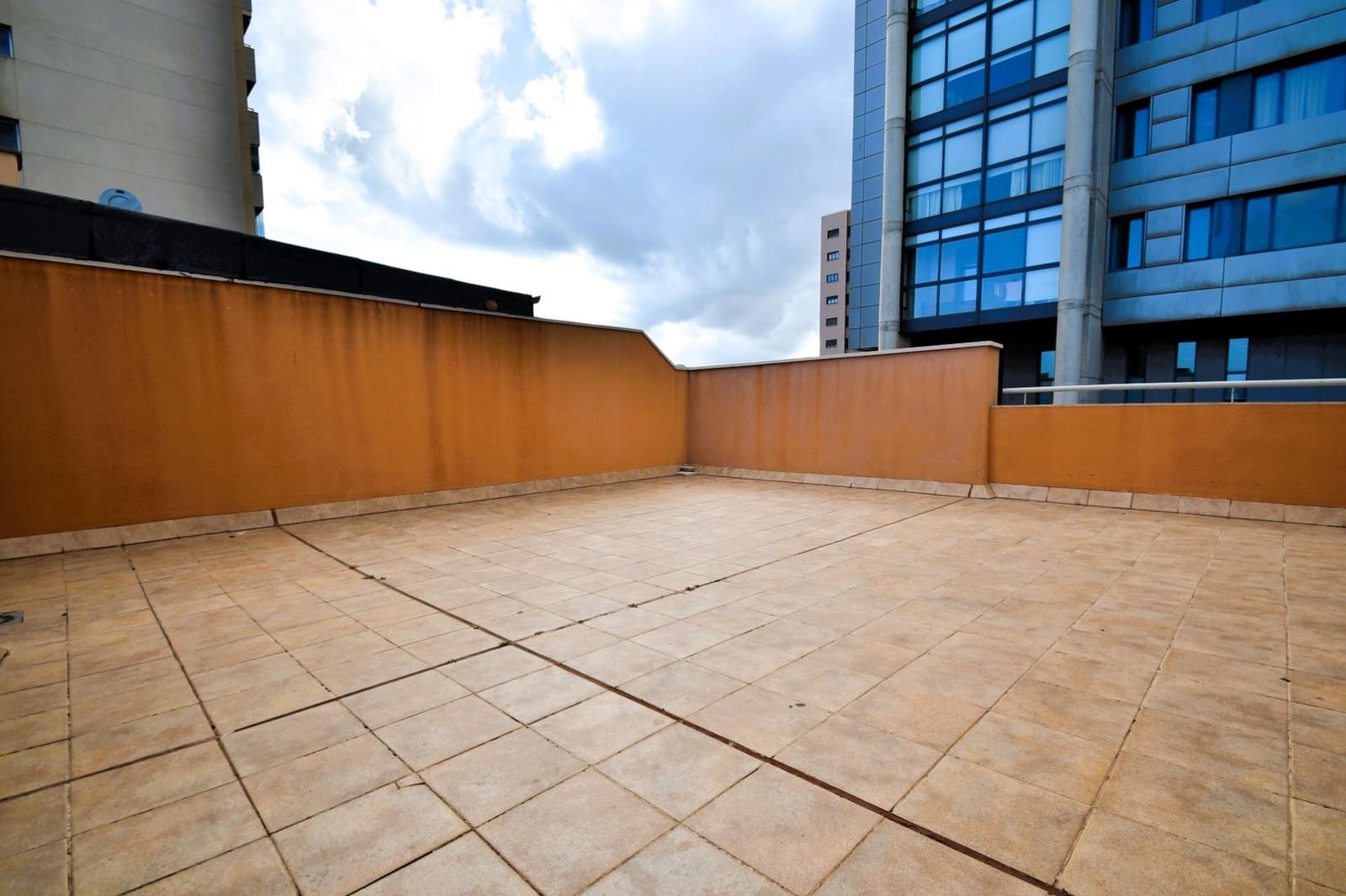 3 bedroom Penthouse for rent in Santa Cruz de Tenerife with garage - € 1,850 (Ref: 8915470)