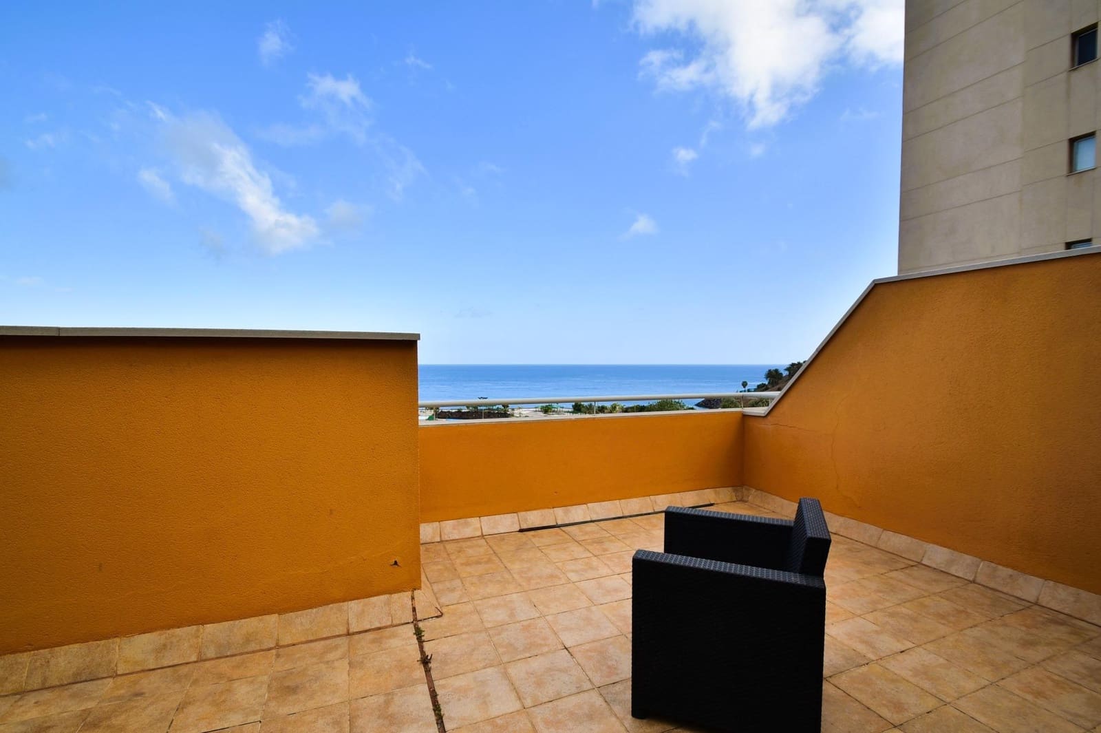 3 bedroom Penthouse for rent in Santa Cruz de Tenerife with garage - € 1,850 (Ref: 8915470)
