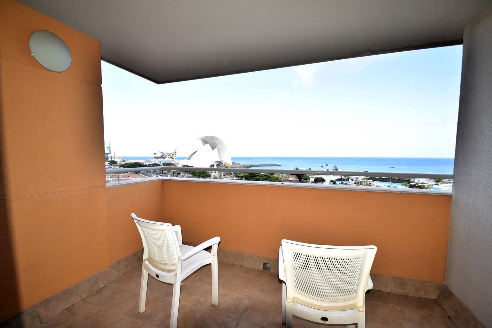 3 bedroom Penthouse for rent in Santa Cruz de Tenerife with garage - € 1,850 (Ref: 8915470)
