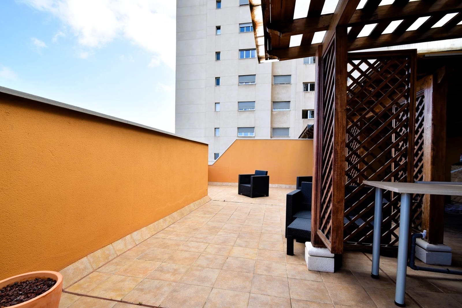 3 bedroom Penthouse for rent in Santa Cruz de Tenerife with garage - € 1,850 (Ref: 8915470)