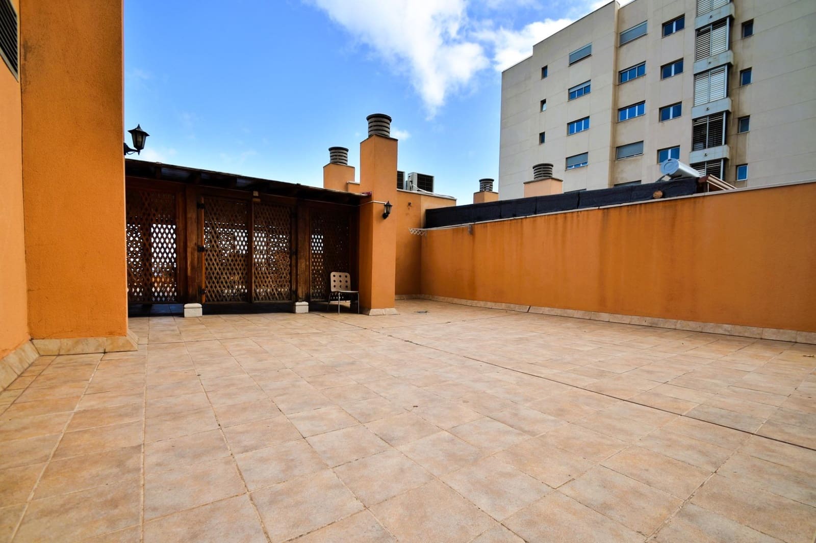 3 bedroom Penthouse for rent in Santa Cruz de Tenerife with garage - € 1,850 (Ref: 8915470)
