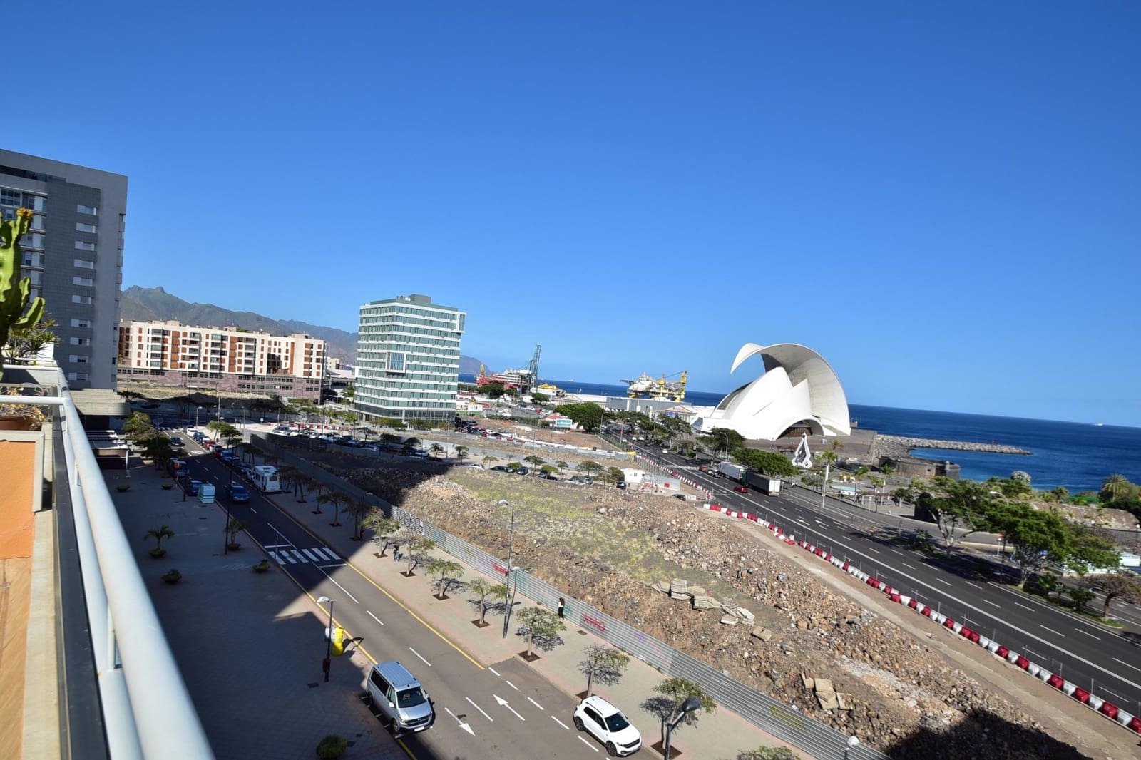 3 bedroom Penthouse for rent in Santa Cruz de Tenerife with garage - € 1,850 (Ref: 8915470)