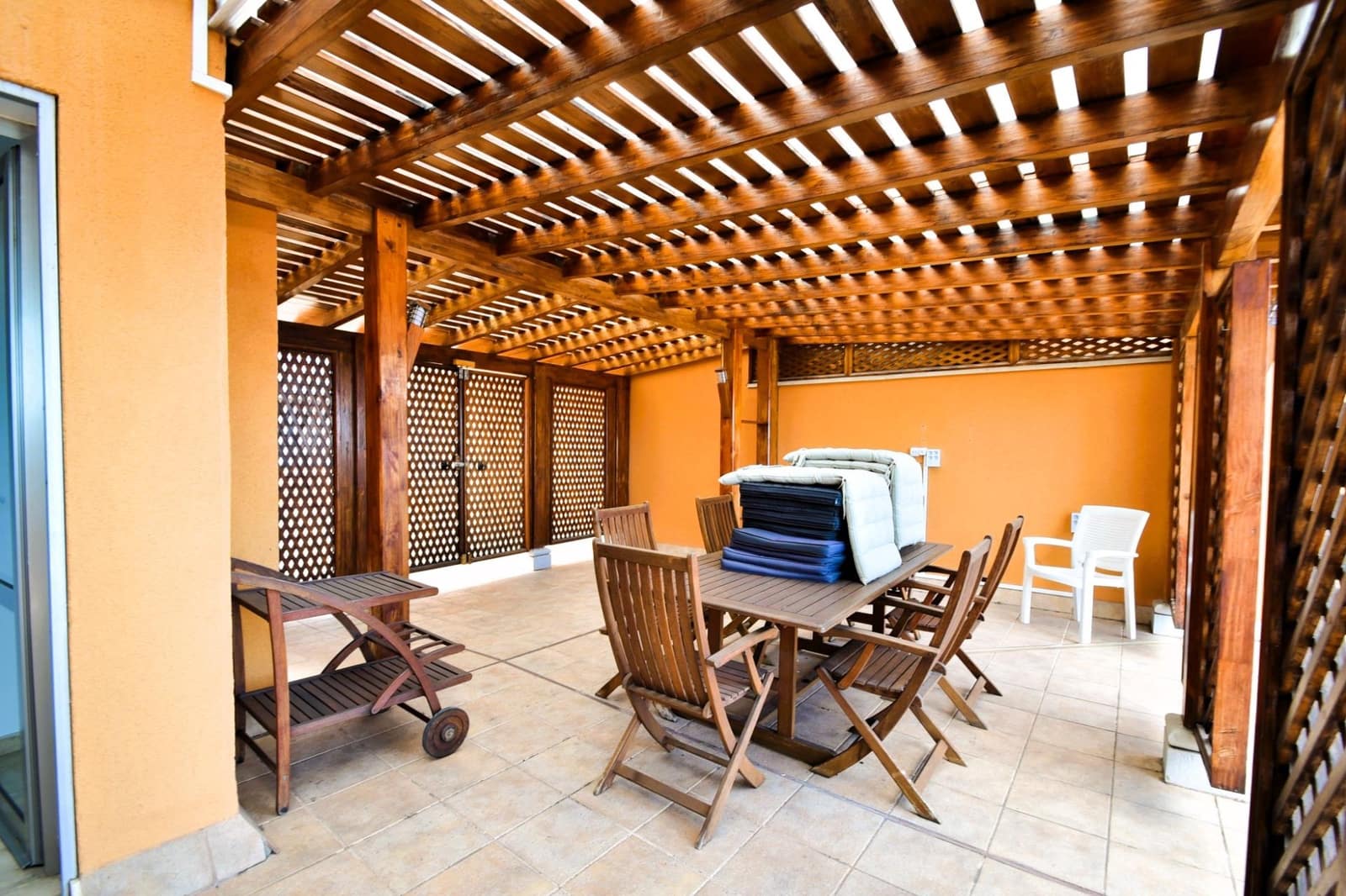 3 bedroom Penthouse for rent in Santa Cruz de Tenerife with garage - € 1,850 (Ref: 8915470)