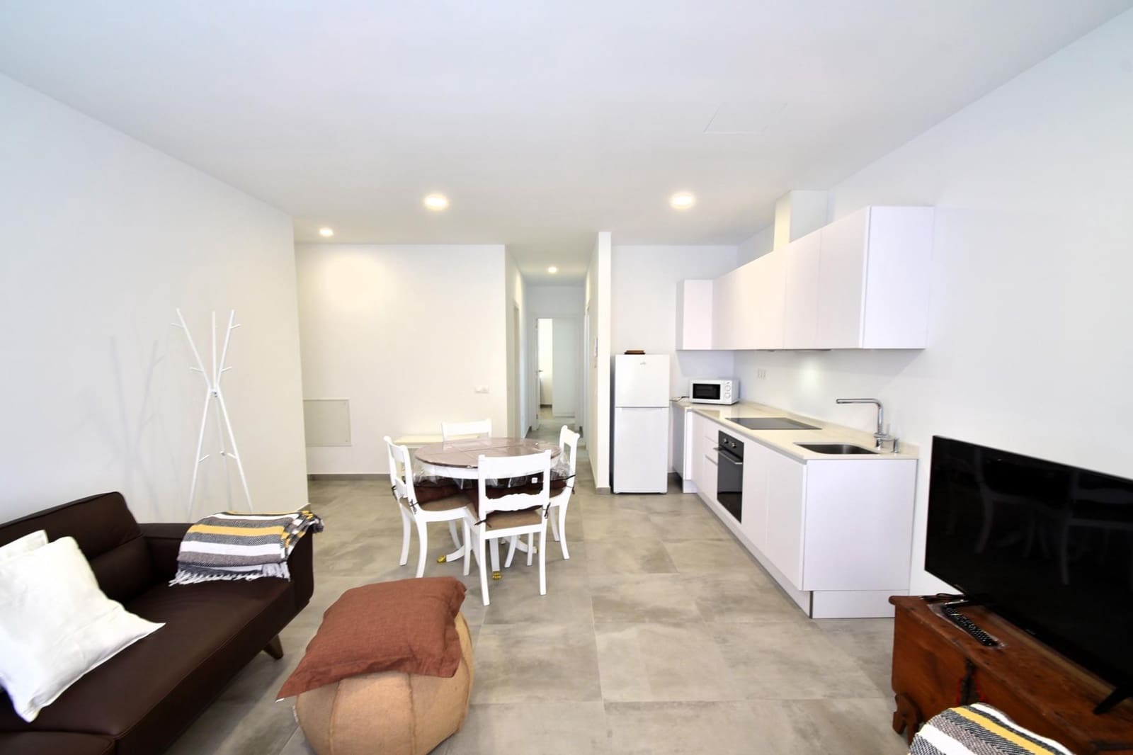 2 bedroom Flat for rent in San Cristobal de La Laguna - € 1,250 (Ref: 9310830)