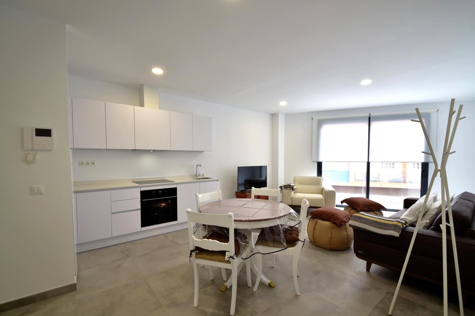 2 bedroom Flat for rent in San Cristobal de La Laguna - € 1,250 (Ref: 9310830)