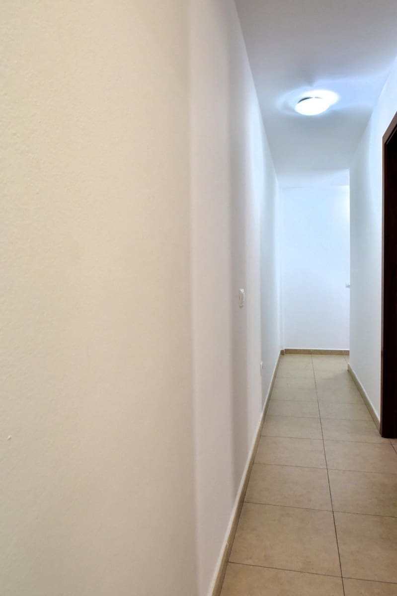 2 slaapkamer Flat te huur in Santa Cruz de Tenerife met garage - € 850 (Ref: 9474152)