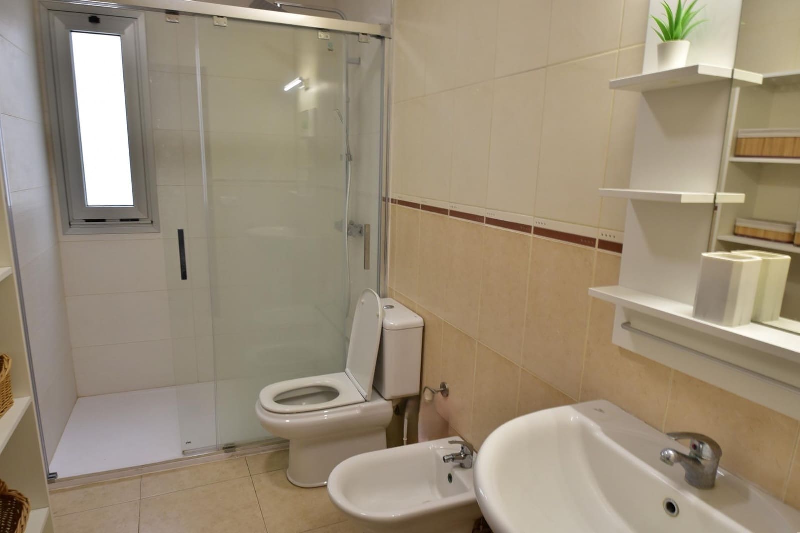 2 slaapkamer Flat te huur in Santa Cruz de Tenerife met garage - € 850 (Ref: 9474152)