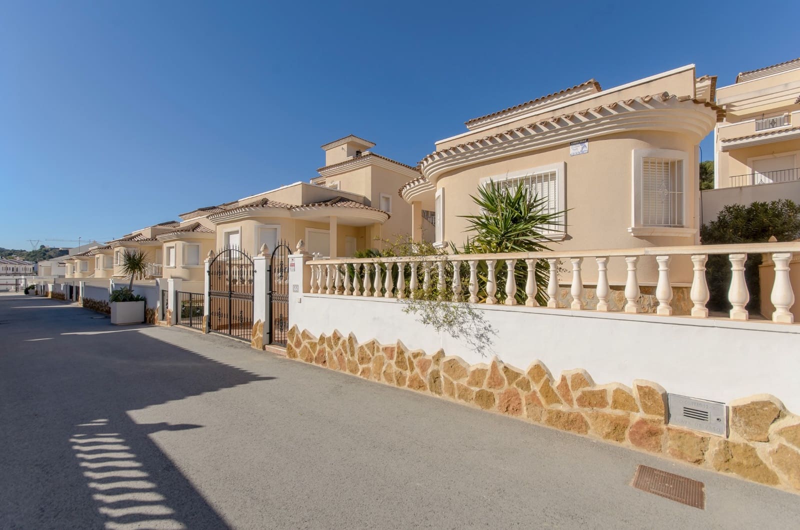 3 soveværelse Byhus til salg i San Miguel de Salinas med swimmingpool - € 219.900 (Ref: 8659983)