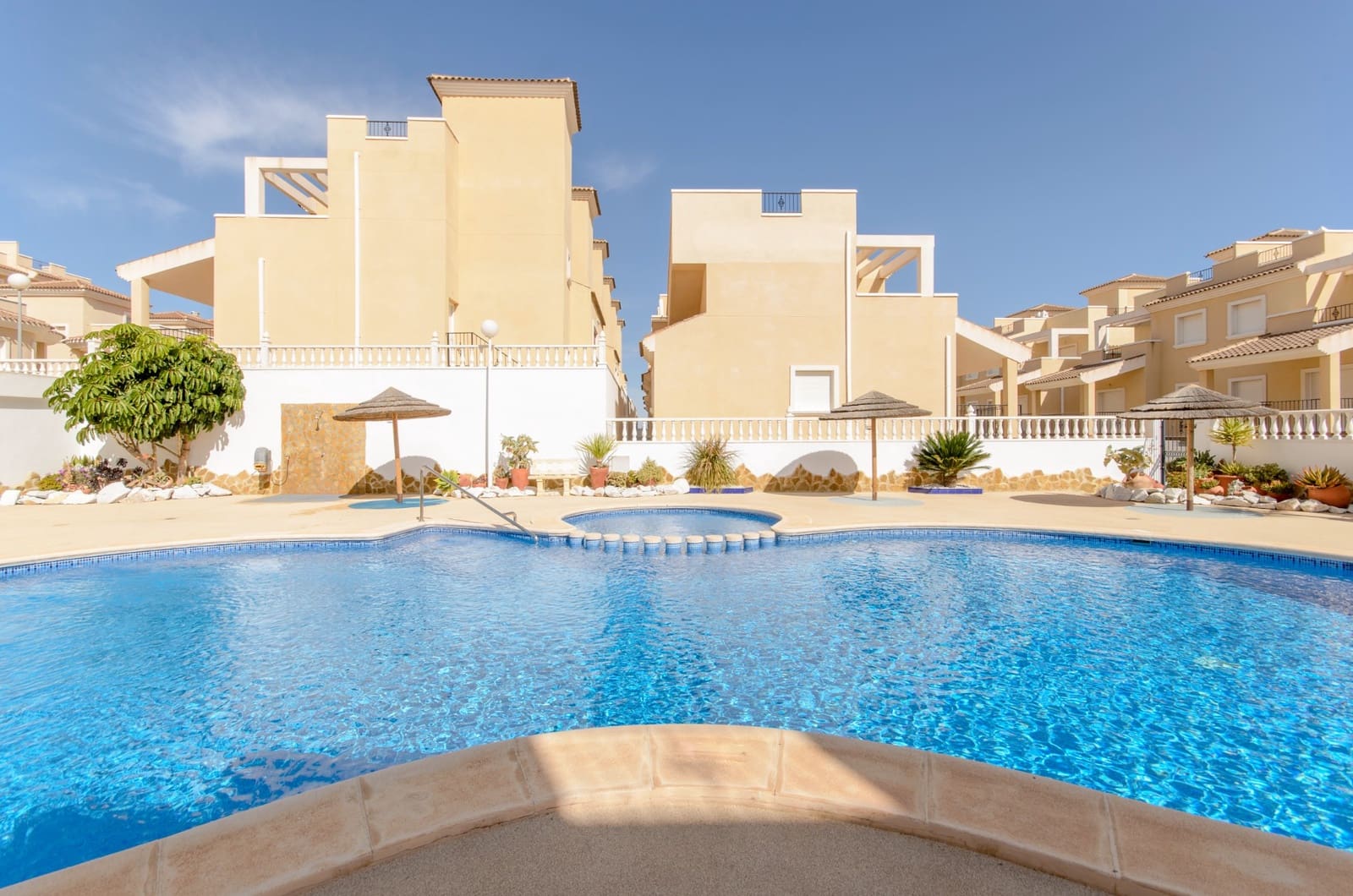 3 soveværelse Byhus til salg i San Miguel de Salinas med swimmingpool - € 219.900 (Ref: 8659983)