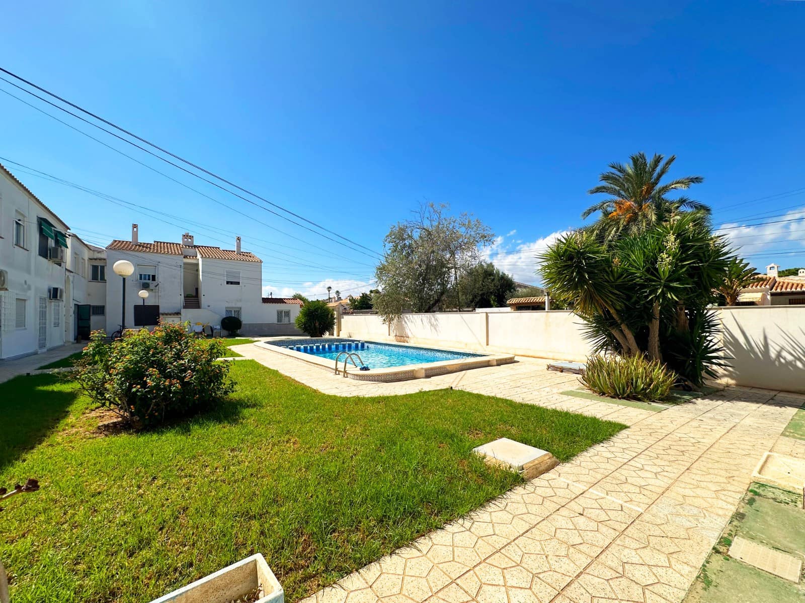2 bedroom Bungalow for sale in Orihuela Costa with pool - € 120,000 (Ref: 9251582)