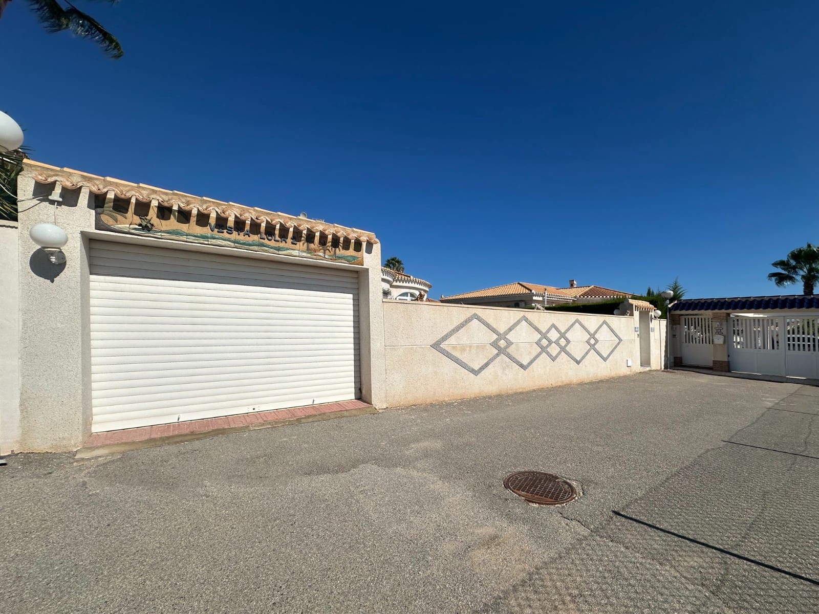 3 sypialnia Willa na sprzedaż w Playa Flamenca z basenem garażem - 420 000 € (Ref: 9282796)