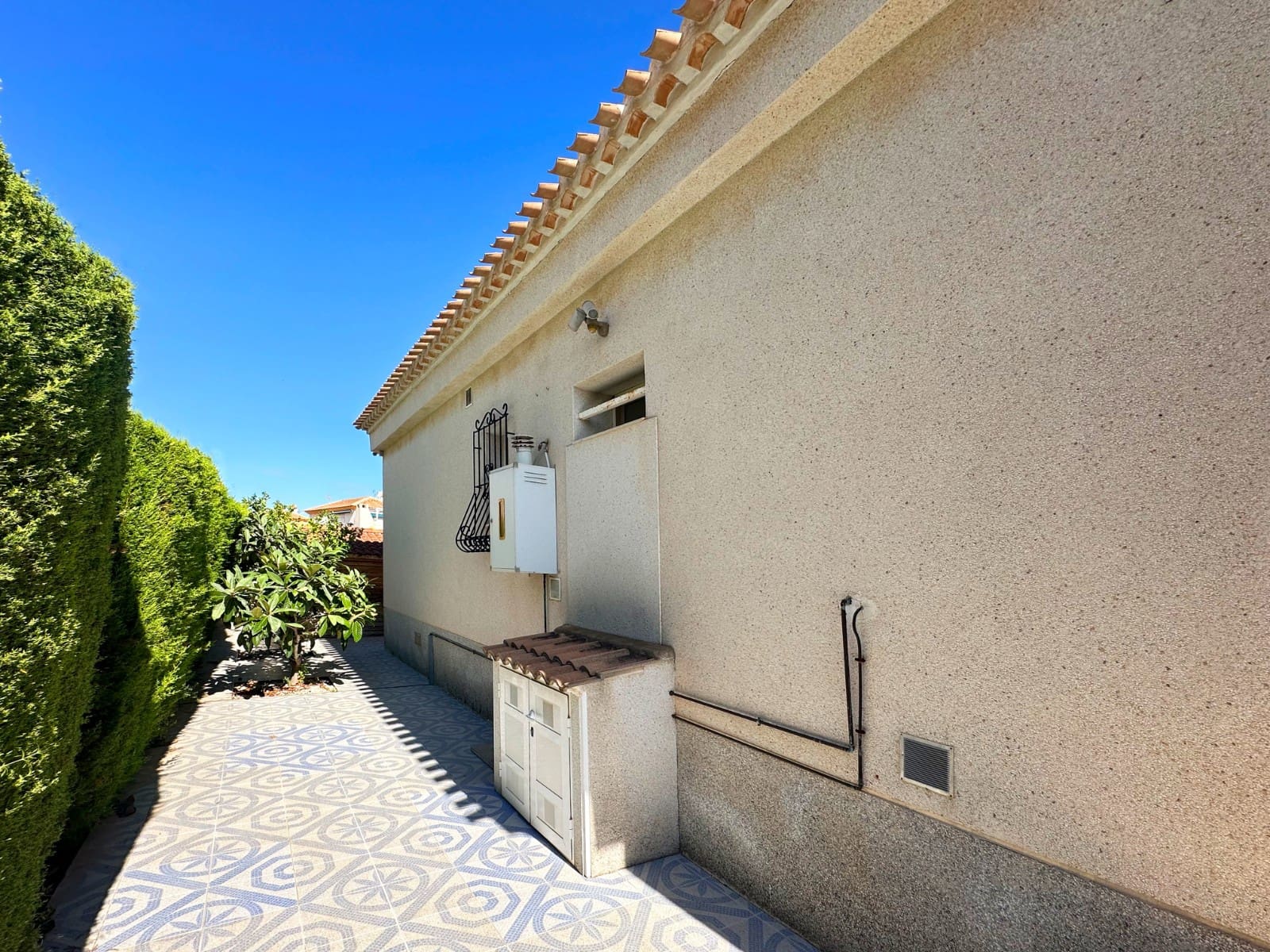 3 sypialnia Willa na sprzedaż w Playa Flamenca z basenem garażem - 420 000 € (Ref: 9282796)