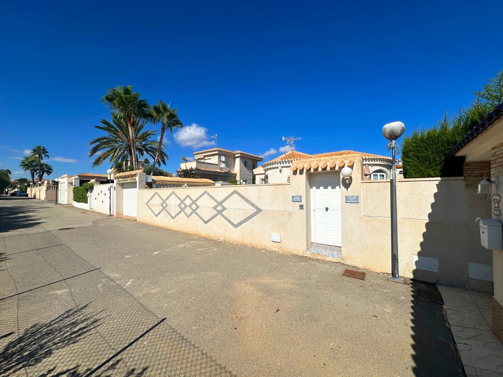 3 sypialnia Willa na sprzedaż w Playa Flamenca z basenem garażem - 420 000 € (Ref: 9282796)