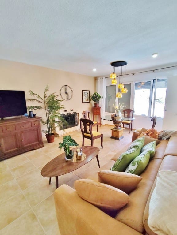 Chalet de 4 habitaciones en San Miguel de Salinas en venta con piscina garaje - 425.000 € (Ref: 9329543)