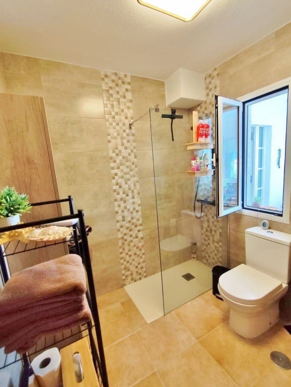 Chalet de 4 habitaciones en San Miguel de Salinas en venta con piscina garaje - 425.000 € (Ref: 9329543)