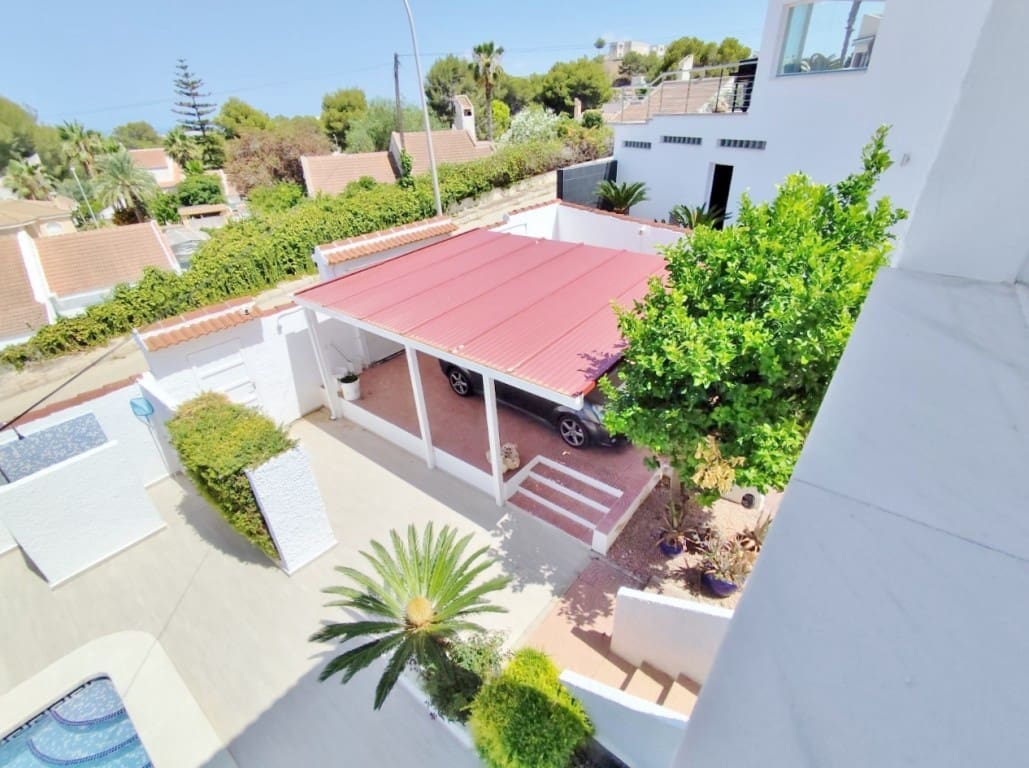 Chalet de 4 habitaciones en San Miguel de Salinas en venta con piscina garaje - 425.000 € (Ref: 9329543)