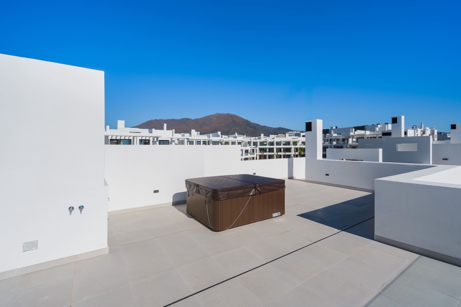 3 slaapkamer Appartement te koop in Estepona met zwembad - € 755.000 (Ref: 9650426)