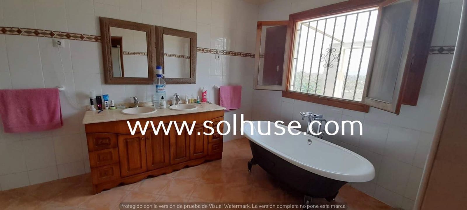 3 sypialnia Finka/Dom wiejski na sprzedaż w Leiva z garażem - 219 000 € (Ref: 7856005)