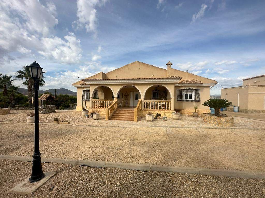 4 sypialnia Finka/Dom wiejski na sprzedaż w Leiva - 535 000 € (Ref: 7893395)