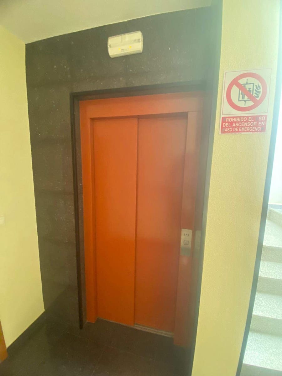 2 bedroom Apartment for sale in Puerto de Mazarron with garage - € 150,000 (Ref: 9162864)