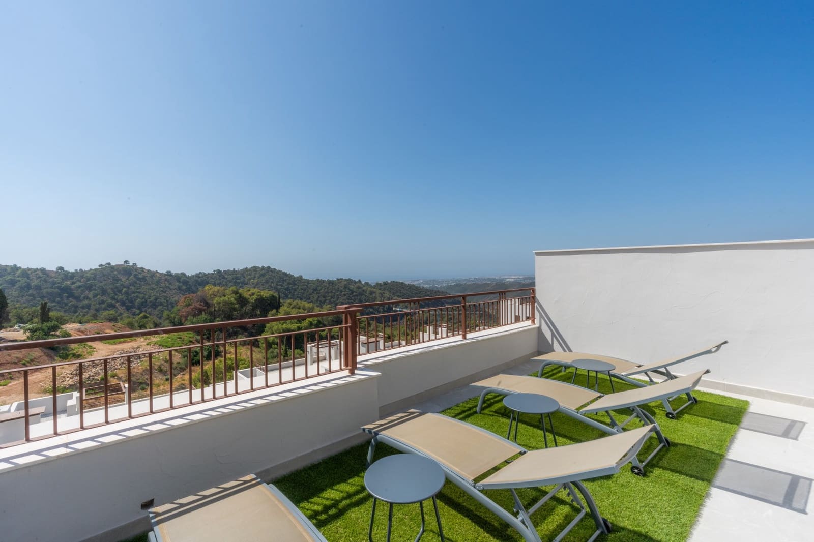 3 sypialnia Dom na sprzedaż w Istan z basenem garażem - 620 000 € (Ref: 6901335)