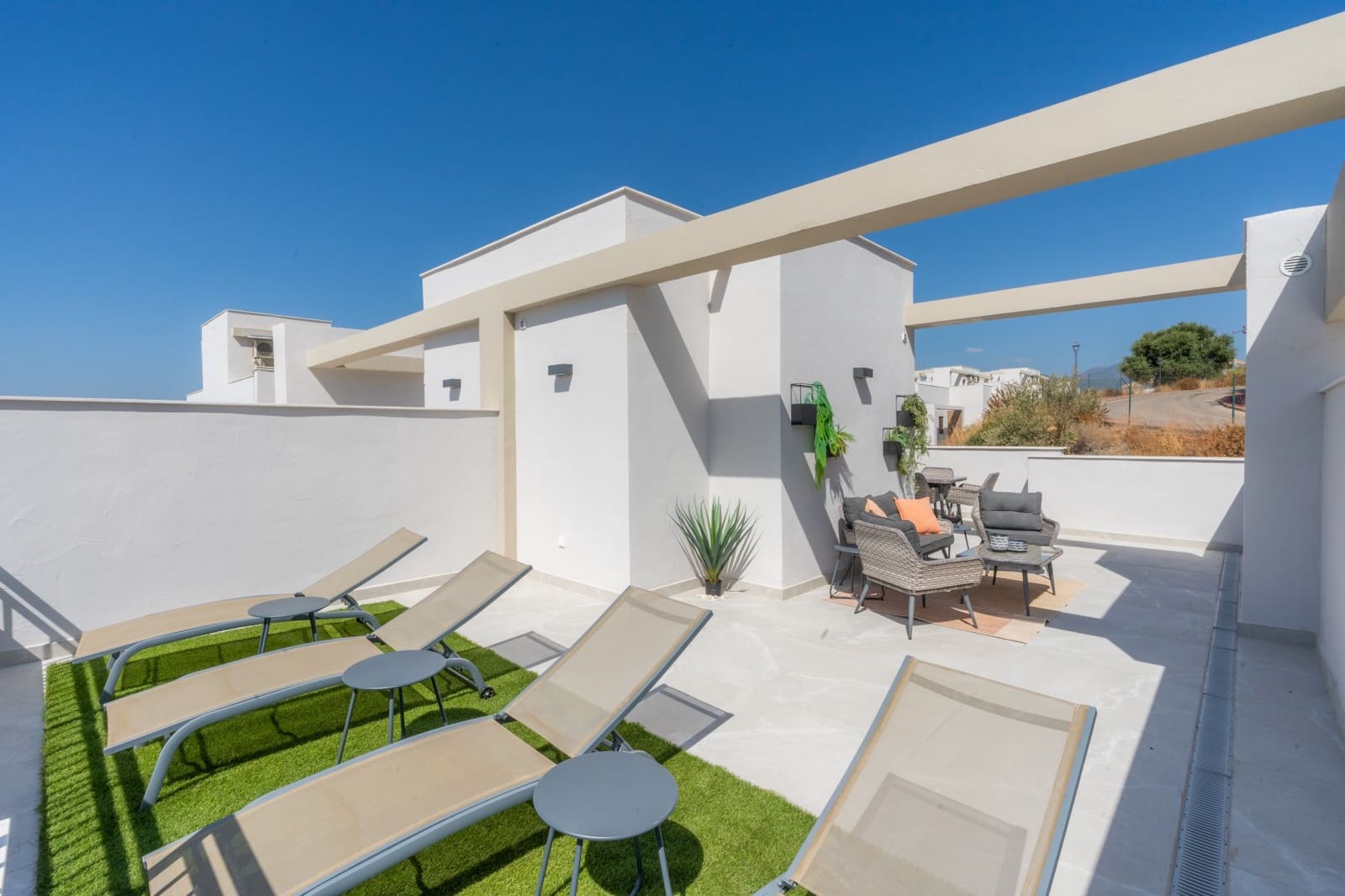 3 sypialnia Dom na sprzedaż w Istan z basenem garażem - 620 000 € (Ref: 6901335)