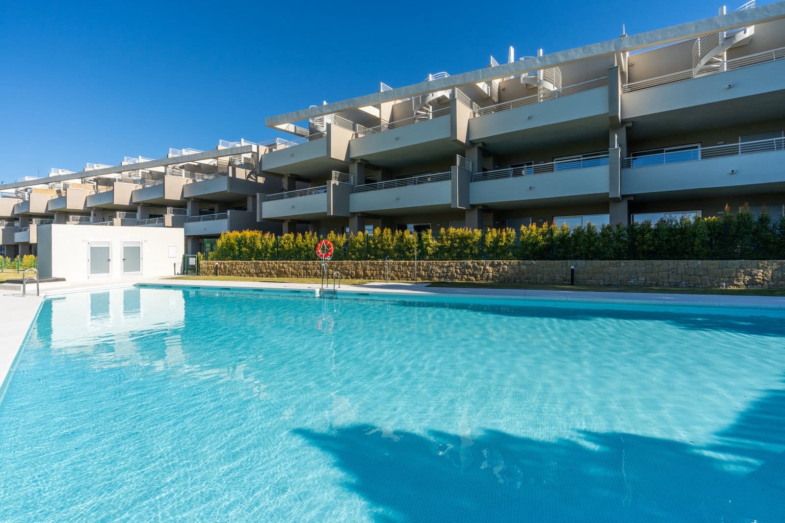 2 sypialnia Apartament na sprzedaż w Estepona z basenem garażem - 370 000 € (Ref: 7074732)