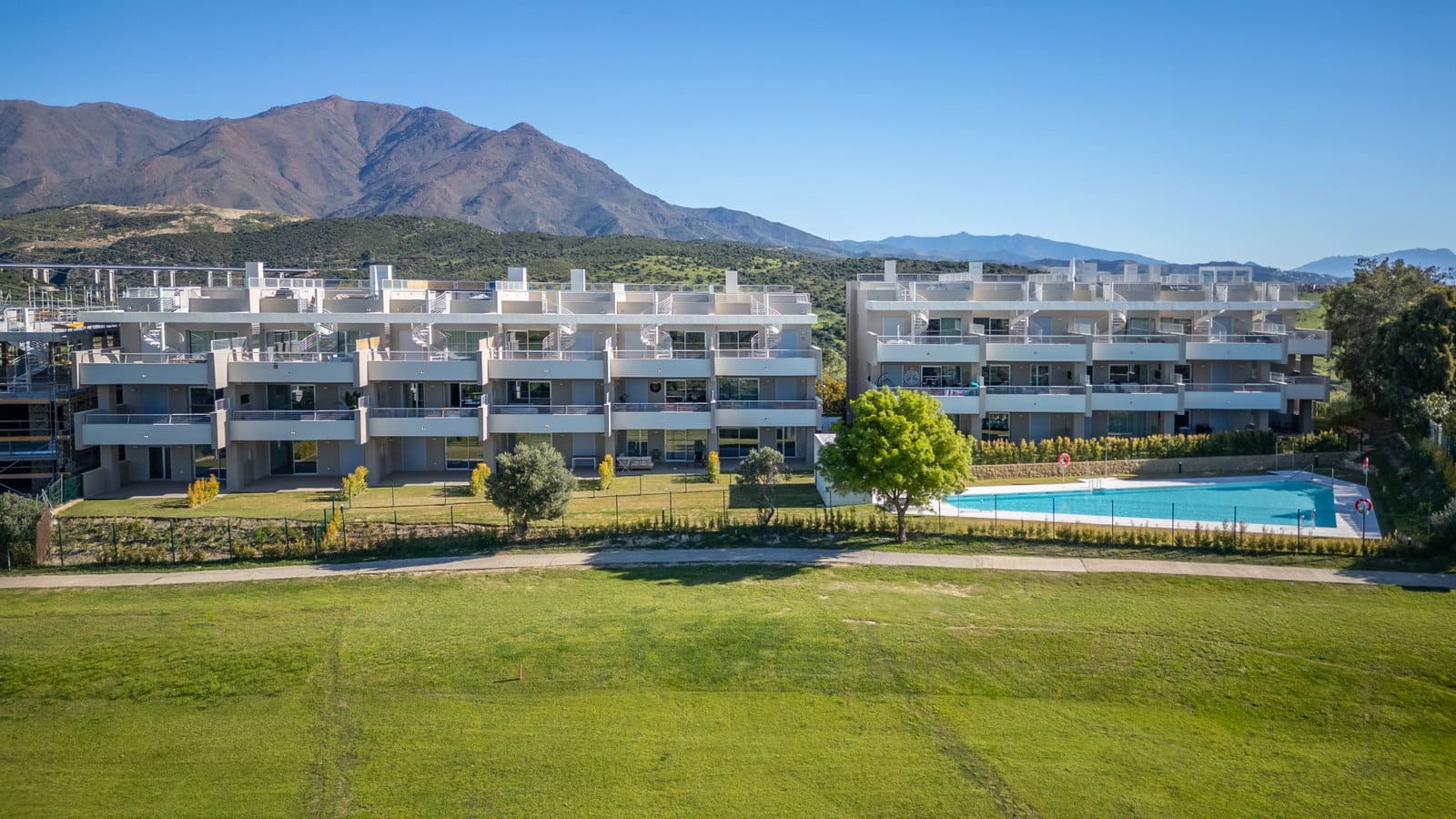 2 sypialnia Apartament na sprzedaż w Estepona z basenem garażem - 370 000 € (Ref: 7074732)