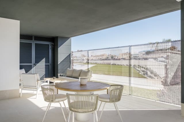 Apartamento de 2 habitaciones en Torrevieja en venta con piscina garaje - 290.000 € (Ref: 8254740)