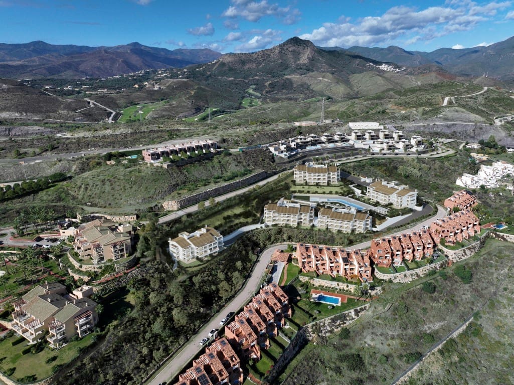 2 bedroom Apartment for sale in Benahavis with pool garage - € 499,000 (Ref: 8338397)