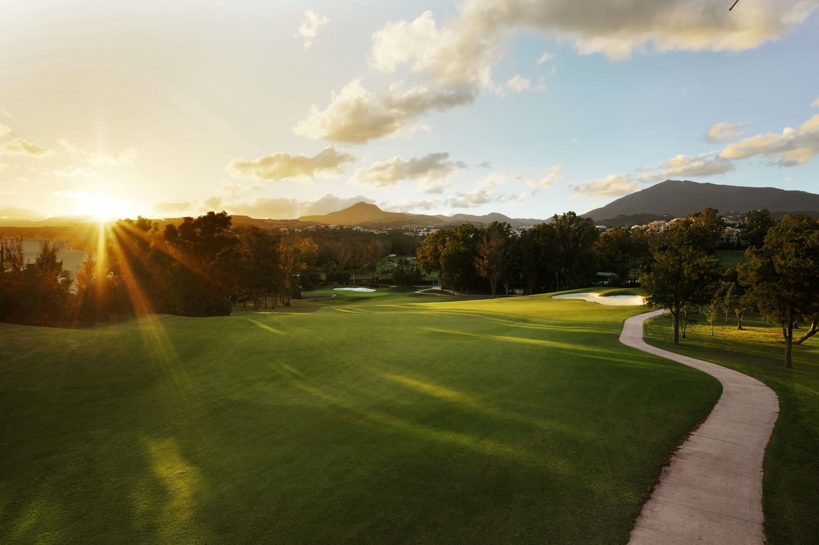 2 bedroom Apartment for sale in Benahavis with pool garage - € 499,000 (Ref: 8338397)