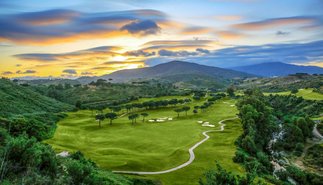 3 makuuhuone Omakotitalo myytävänä paikassa La Cala de Mijas mukana uima-altaan 
autotalli - 641 000 € (Ref: 8695692)