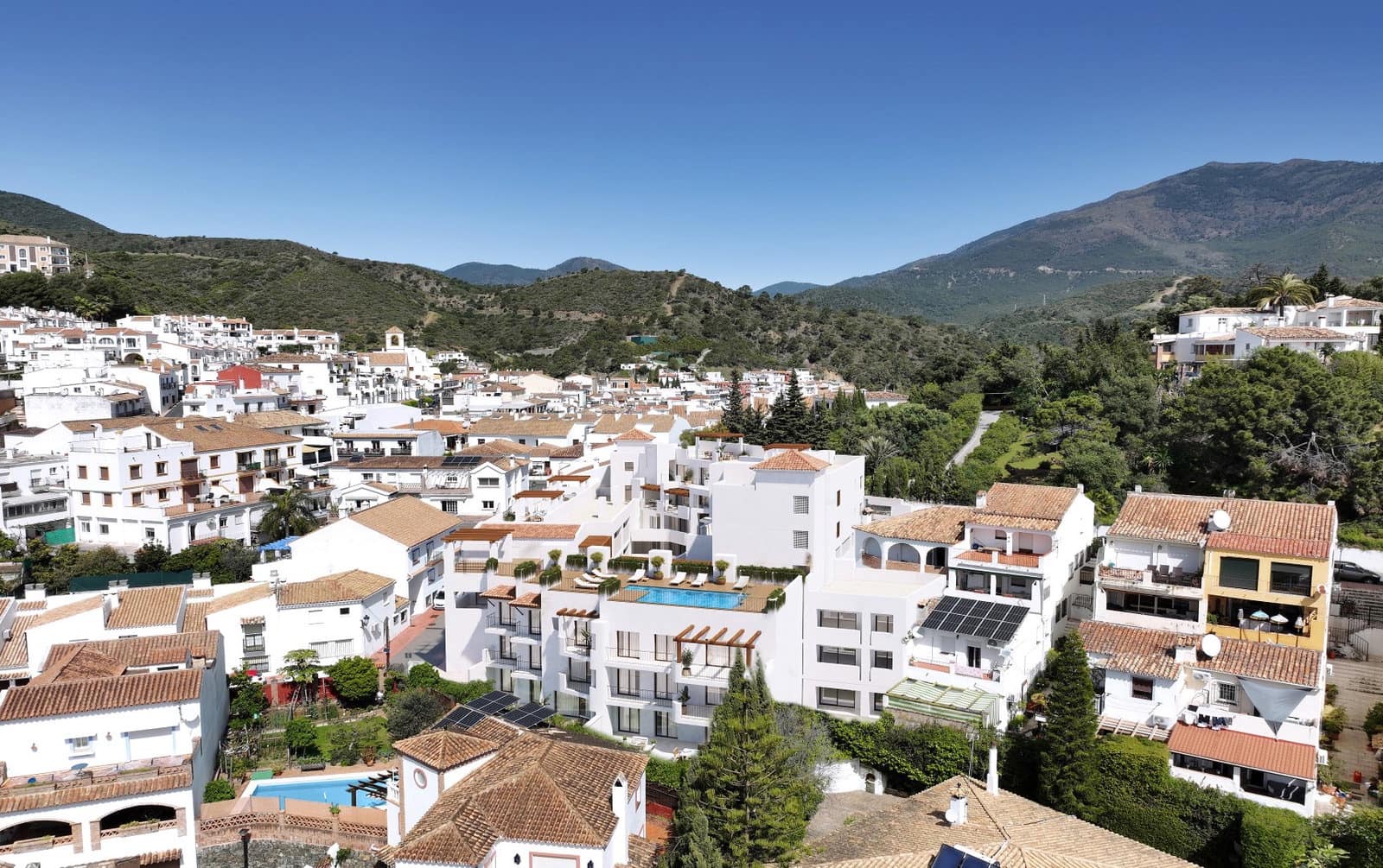 Ático de 2 habitaciones en Benahavís en venta con piscina garaje - 745.000 € (Ref: 9078594)
