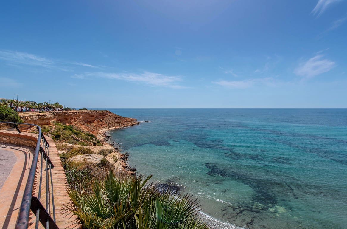 2 soverom Leilighet til salgs i Torrevieja med svømmebasseng garasje - € 310 000 (Ref: 9752529)