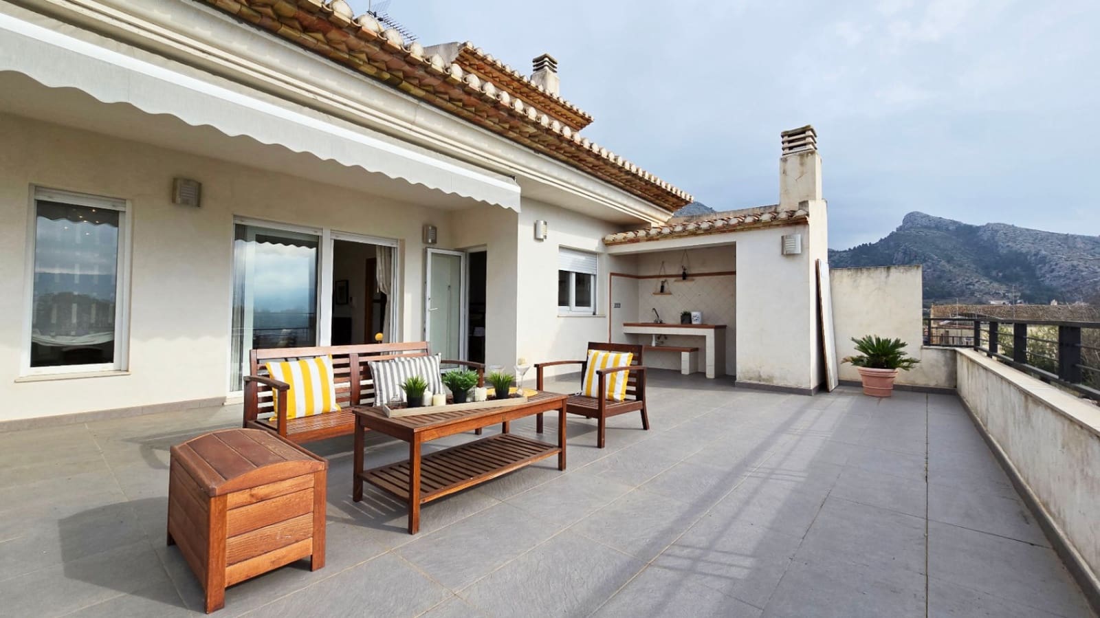 3 soverom Hus til salgs i Rafol de Almunia med garasje - € 358 000 (Ref: 9270417)