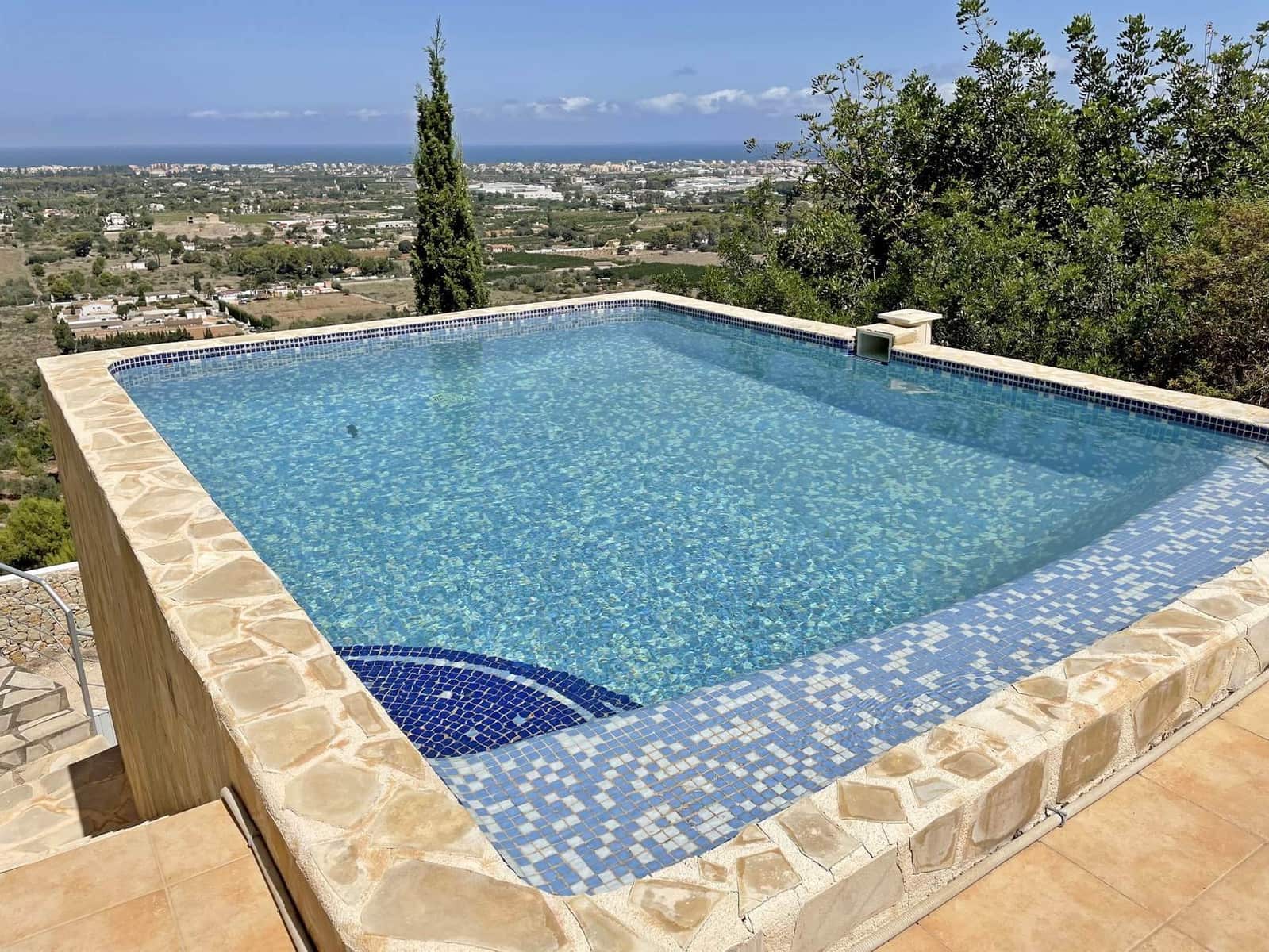 Chalet de 5 habitaciones en Dénia en venta con piscina garaje - 849.000 € (Ref: 9270422)