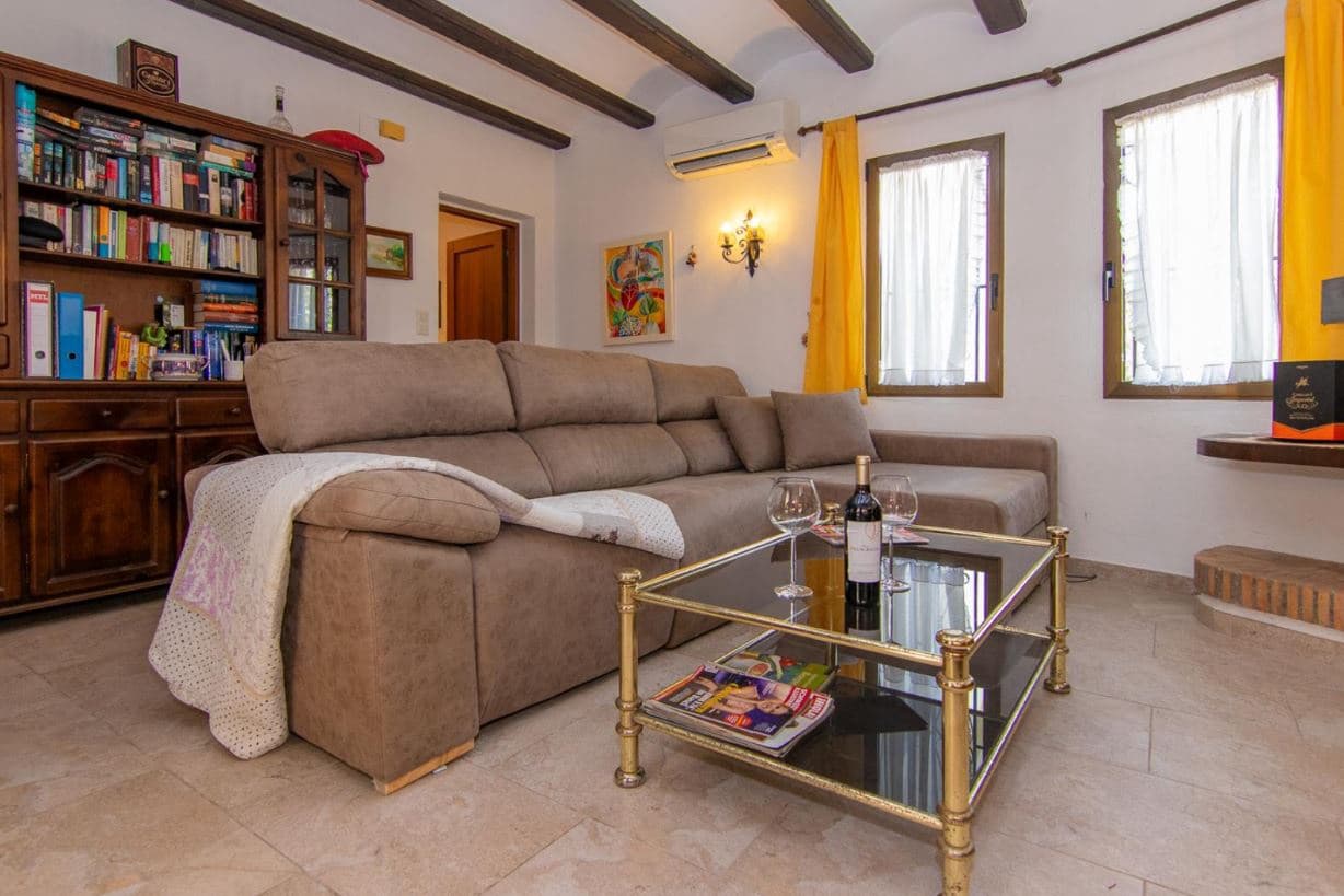 2 Zimmer Villa zu verkaufen in Denia mit Pool Garage - 595.000 € (Ref: 9372394)