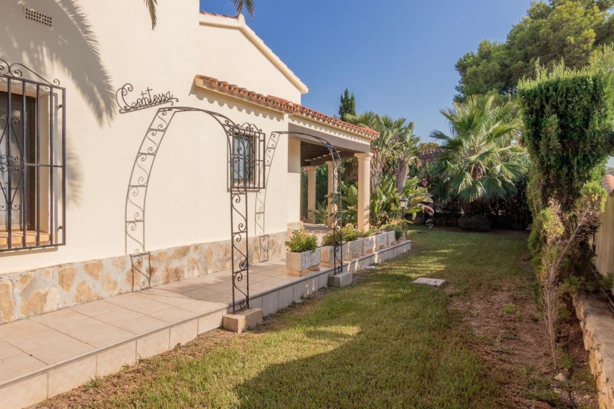 2 Zimmer Villa zu verkaufen in Denia mit Pool Garage - 595.000 € (Ref: 9372394)